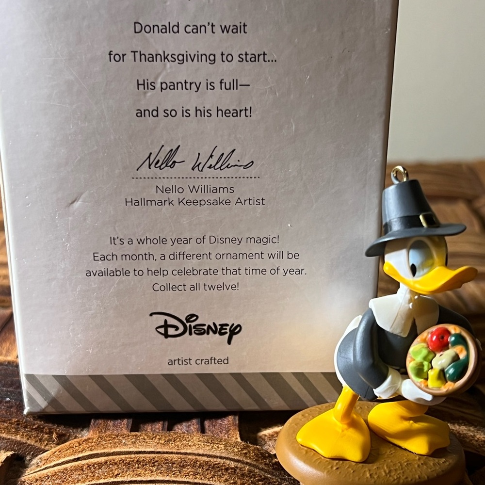 Donald Duck Hallmark Thanksgiving Ornament. NWT - Picture 4 of 6